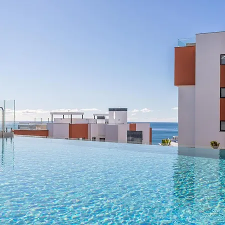 Ensuite Deluxe Jacuzzi & Parking Privado דירה