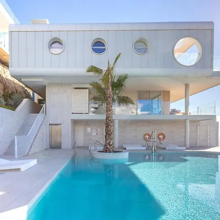 Ensuite Deluxe Jacuzzi & Parking Privado פואנגירולה
